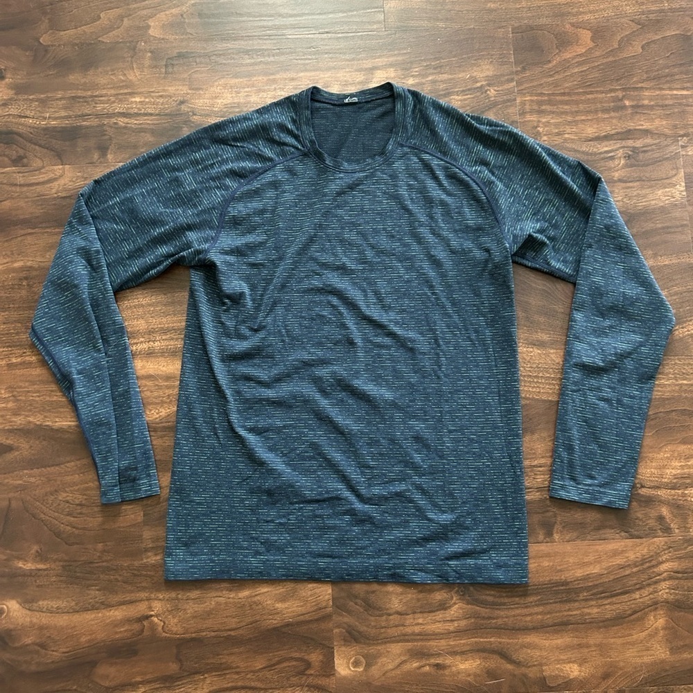 Lululemon Metal Vent Tech Long Sleeve 
Nautical Navy Lime Dark Blue Black 
Small